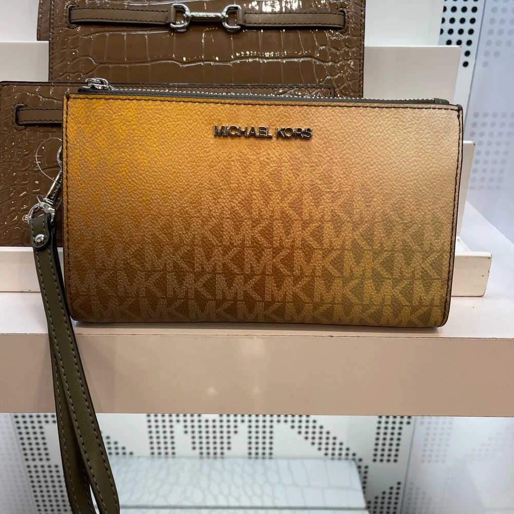 MICHAEL KORS Jet Set Lg Ombré Signature Logo Double Zip Wristlet Phone  Olive
